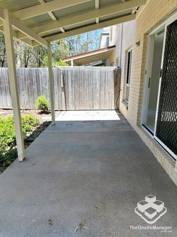 Townhouse - 4 Bedrooms, 3 Bathrooms, Double Lock up Garage - Photo 3