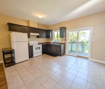 22 Carleton Street North — 3 Bedroom - Photo 2