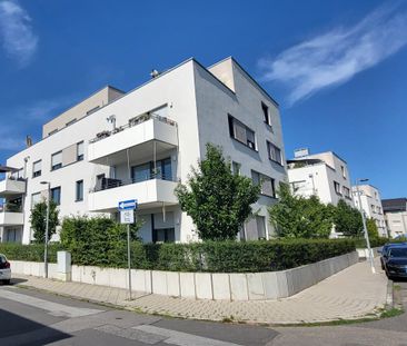 moderne 2 Zimmer Wohnung mit Balkon und Aufzug, incl. Tiefgaragenst... - Photo 1