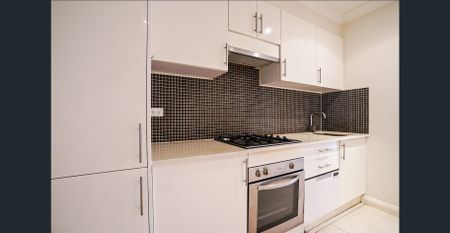 Spacious Two-Bedroom Apartment in the Heart of Waterloo - Photo 4