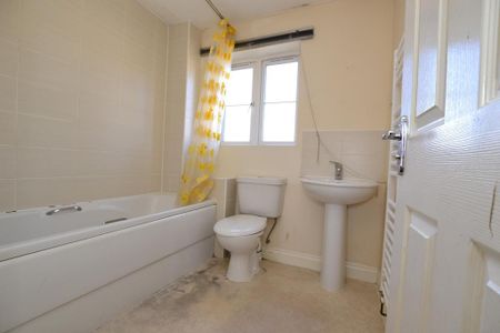 3 bedroom semi-detached house to rent - Photo 5