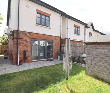 Woking, Surrey, GU21 - Photo 2