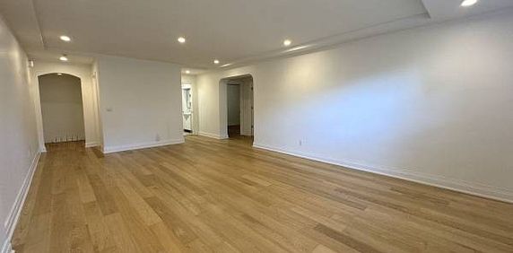 2696 LAKE SHORE BLVD. W. #2- 2BED/2BATH, LAUNDRY, STEPS TO TTC - Photo 2