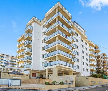 Luxury Penthouse with Sweeping Views - Photo 3