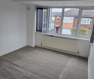 3 bedroom link detached house to rent - Photo 4