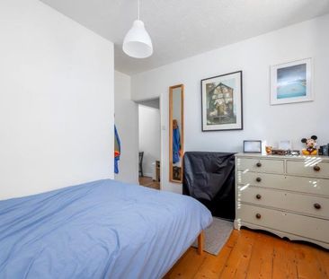 Charming light and airy double-bedroom garden flat to let in Brighton - Photo 2