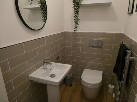 3 bedroom semi-detached house to rent - Photo 3