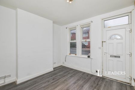 3 bedroom house to rent Hogarth Street, Nottingham, NG3 - Photo 2