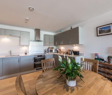 2 bedroom flat to rent - Photo 2