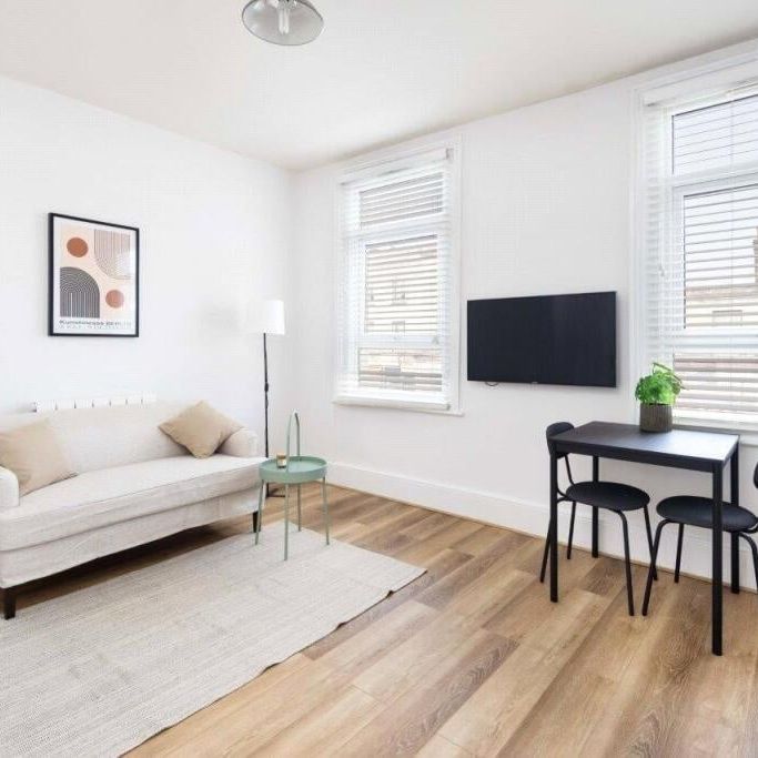 1 Bed Flat, Lewisham Way, SE14 - Photo 1