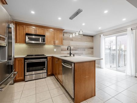 For Lease - 170 Knapton Drive, Newmarket, Ontario - Photo 2