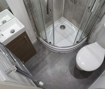 3 bedroom Flat To Let - Photo 6