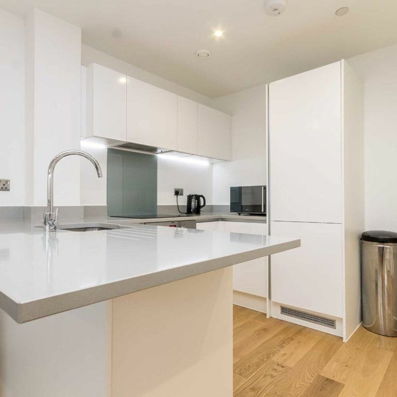 Rockingham Road, UB8, London - Photo 1