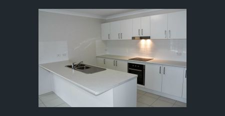 Stunning Executive Home in the Heart of Shailer Park - Photo 2