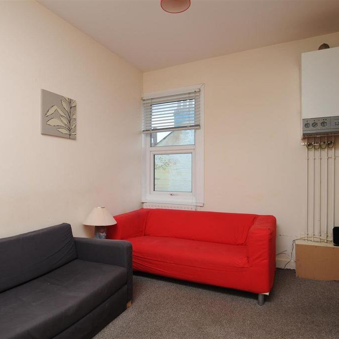 4 bedroom flat to rent - Photo 1