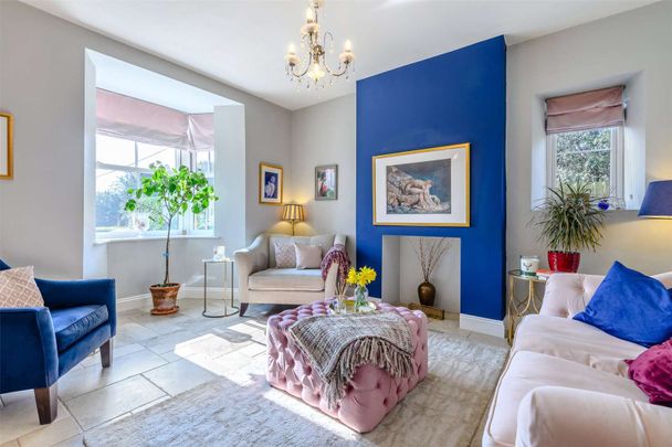 An exceptional family home situated in a beautiful village - Photo 1