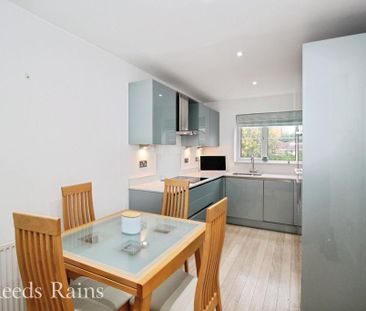 4 bedroom terraced house to rent - Photo 6