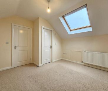 4 bedroom end of terrace house to rent - Photo 3