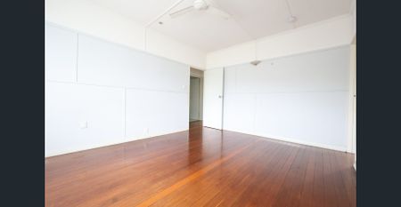 Available Now / Short Term Tenancy Available! - Photo 3