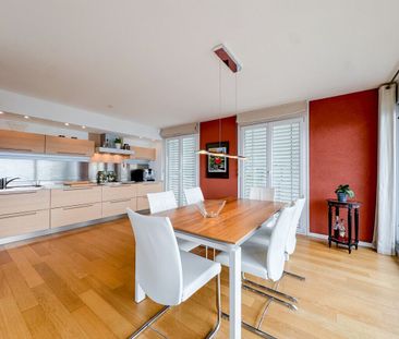 MEUBLÉ - SPECTACULAIRE 5.5 PIÈCES DE STANDING AVEC VUE SUR LE LAC - Foto 4