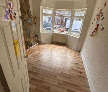 Mitcham Road, London, E6 - Photo 3