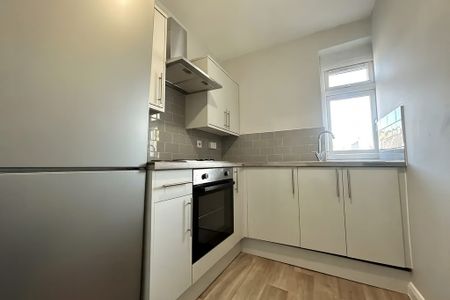 Large Furnished Room To Let - HP11 - Photo 4