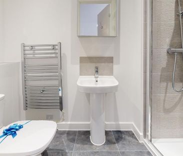 2 bedroom terraced house to rent - Photo 4