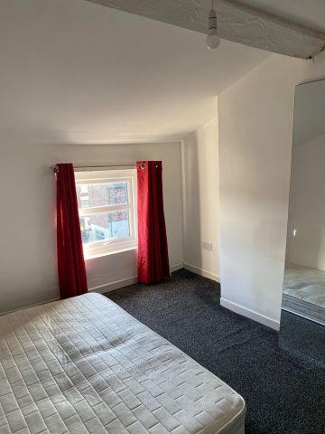 4 Bed End Terrace, Birchfield Road, L4 - Photo 2