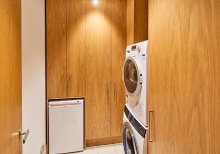 Luxury Living with Unmatched Views at Wellington's Premier Address - Photo 2