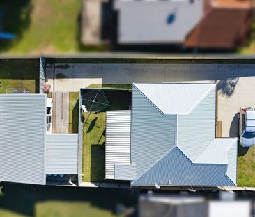 MODERN FUNKY GRANNY FLAT - Photo 1