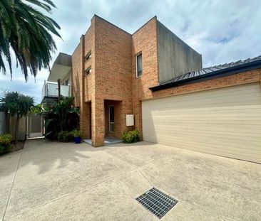Stunning home in the heart of Dromana! TWO KITCHENS! - Photo 1