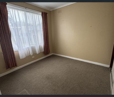 Charming three-bedroom home available for lease. - Photo 3