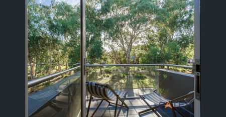 Modern 3BR Townhouse in Sought-After Lynbrook - Photo 2