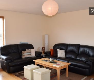 Decorated room in 3-bedroom apartment in Dublin - Photo 1