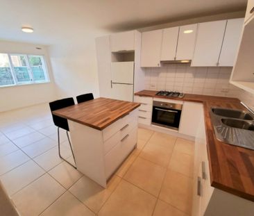 Renovated unit in great location - Photo 1