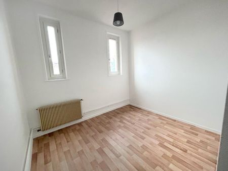 Location Appartement 4 pièces 80m² RIORGES 42153 - Photo 3
