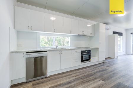 57 A Poplar Street, Woodridge QLD 4114 - House For Rent - $450 | Domain - Photo 5
