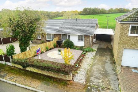 2 bedroom semi-detached bungalow to rent - Photo 2