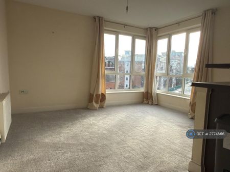 2 bedroom flat to rent - Photo 3