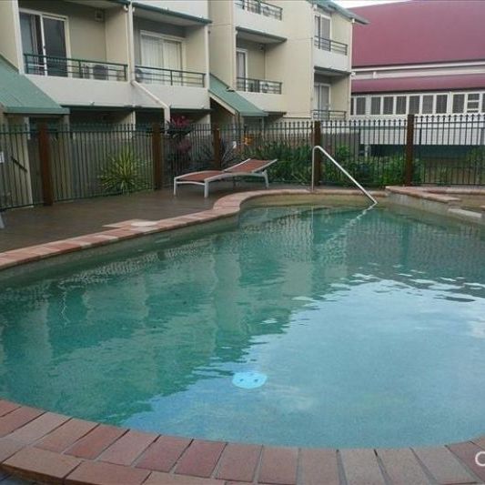 Spacious 1-Bedroom Apartment in the Heart of South Brisbane! - Photo 1