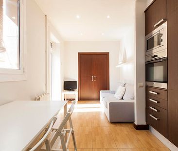 Cosy 1-Bedroom Apartment with Balcony Near the Beach - Photo 1