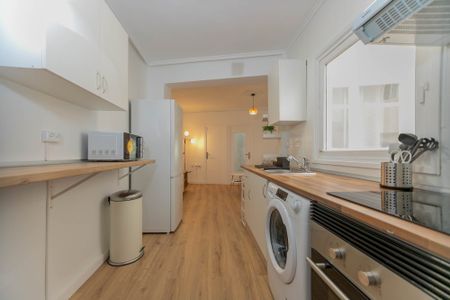 Beautiful apartment at Calle Salvador Almenar - Photo 4