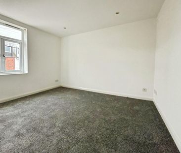 2 bedroom Flat To Let - Photo 2