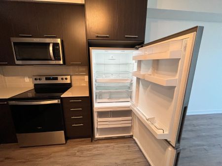 For Lease - 385 Winston Road Unit# 1007, Grimsby, Ontario - Photo 3