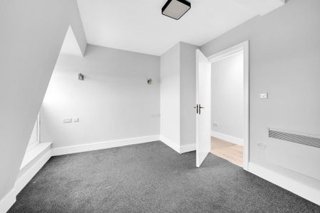 3 bedroom flat to rent - Photo 2