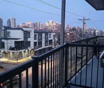 Clean & Cozy 1 Bedroom / 1 Bath Condo, Amazing Downtown Skyline Vie... - Photo 1