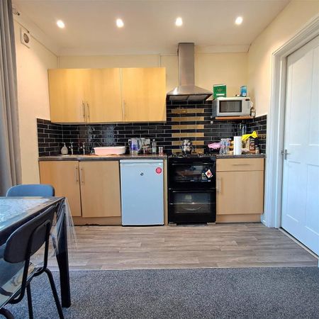 1 bedroom flat to rent - Photo 3