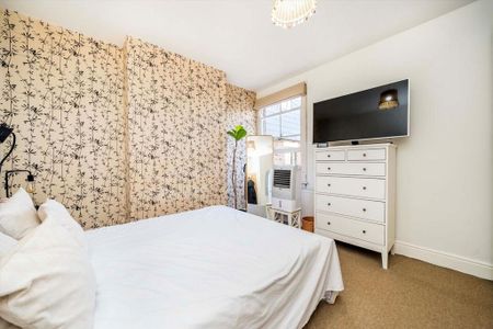 3 bedroom flat to rent - Photo 4