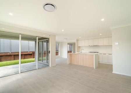 Modern Family Home in Popular Riverside Estate - Photo 3