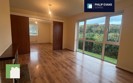 3 bedroom detached house to rent - Photo 2